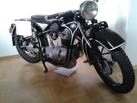 Wystawa starych motocykli w Drohiczynie. BMW R4 400 cm z 1937.
