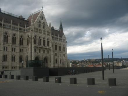 Budynek Parlamentu i wzgórza Budy