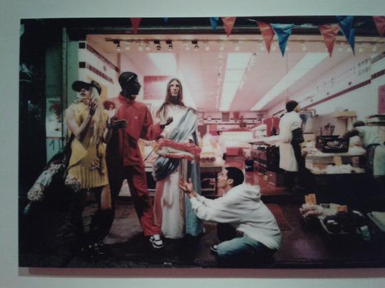 Zdjęcie ekspozycji: David LaChapelle z cyklu Jesus Is My Homeboy