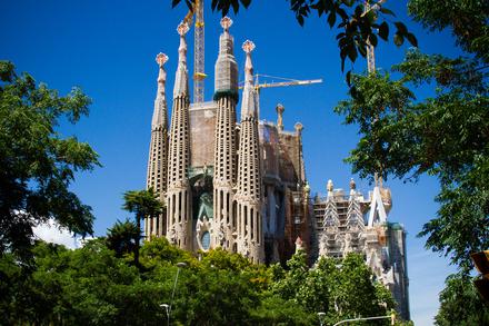 Kościół Sagrada Familia, od 1882 r. wciąż w budowie, to jeden z wielu obiektów Barcelony wpisanych na listę UNESCO