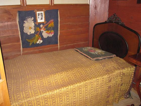 łóżko Stefana Żeromskiego w muzeum poświęconemu jego osobie