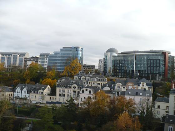 Luksemburg - nowoczesna zabudowa miasta