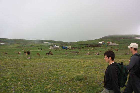 Pastwiska na wyżynach - Zamieszkane przez jednych z ostatnich koczowników w kraju.