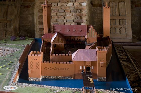 Rekonstrukcja zamku krzyżackiego w Morągu.
