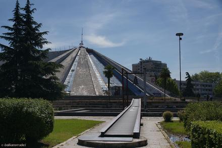 Piramida oraz Dzwon Wolności