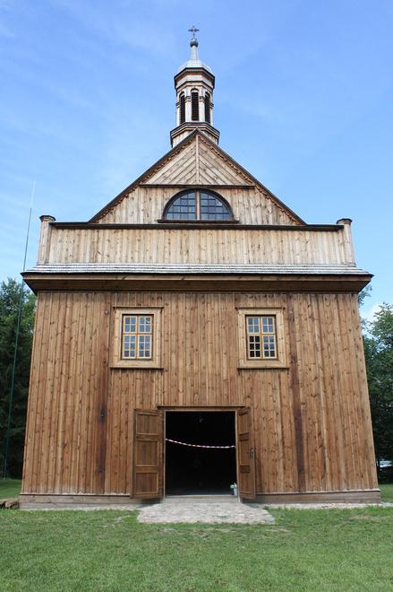 kościół na tereniu skansenu w Ciechanowcu