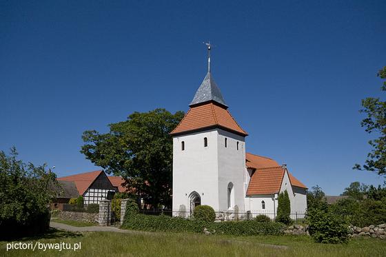 Kościół z początków XV wieku, wybudowany przez Joanitów