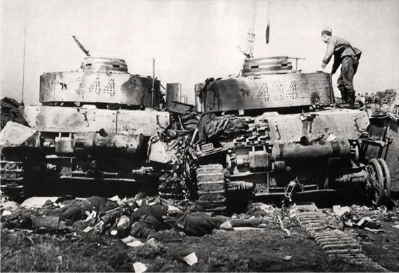 Operacja Bagration: zniszczone czołgi i zabici żołnierze niemieccy