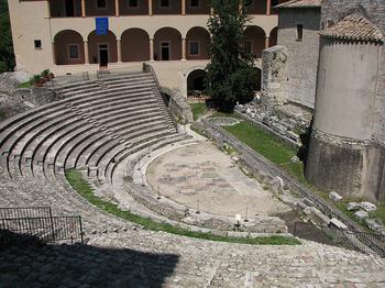 Rzymski amfiteatr w Spoleto, jak nowy