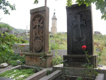 Współczesne chaczkary na cmentarzu w Vanadzor