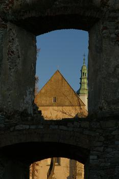 Widok z ruin na Kościół św. Stanisława