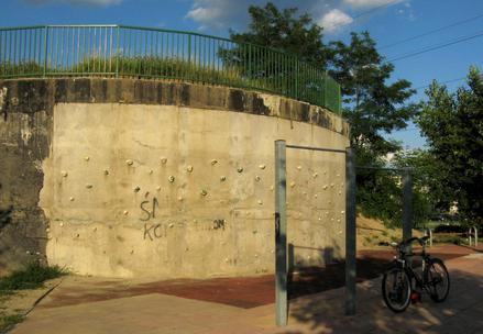 Jeden z bunkrów w Rudzie Śląskiej zagospodarowany na ściankę dla dzieci