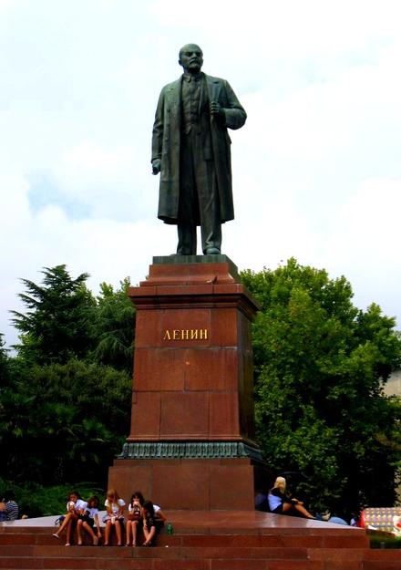 Pomnik Lenina w centrum Jałty