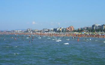 Plaże w Rimini, niegdyś dogodny port dla galer - obecnie jeden z czołowych kurortów Europy
