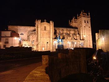 Katedra w Porto, w tym miejscu zawarto w 1387 r.  ślub, który połączył Portugalię i Anglię wielowiekowym sojuszem.