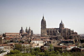 Oszałamiająca panorama z widokiem na katedrę i stare miasto.