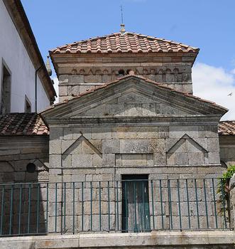 Zbudowana w VII w. , za panowania Wizygotów, kaplica Sao Frutuoso jest rzadkim przykładem stylu bizantyjskiego na półwyspie Iberyjskim.   