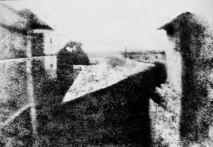 Pierwsza fotografia wykonana w 1826 roku camerą obscurą 