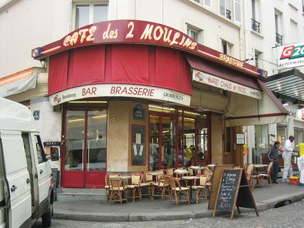 Café des 2 Moulins, dzielnica Montmartre w Paryżu.