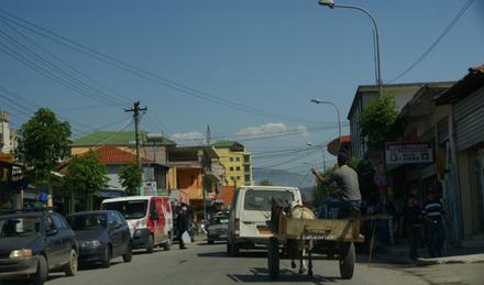 Dość typowy widok na albańskich drogach