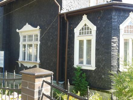 Dom XIX wieku obłożony płytkami z czarnego łupka.