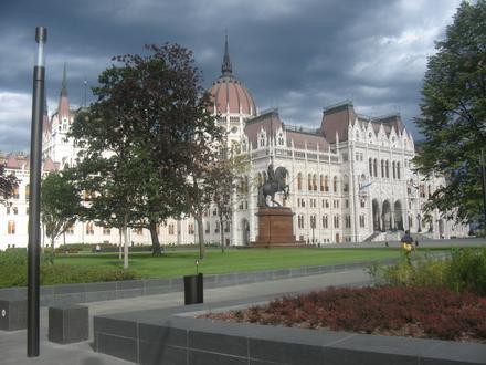 Budynek Parlamentu widoczny od strony Pesztu