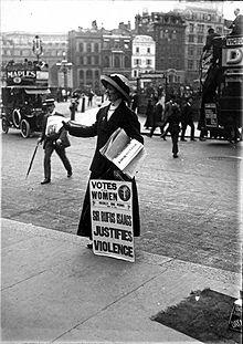 1910 r. Brytyjska sufrażystka domaga się przyznania prawa wyborczego kobietom