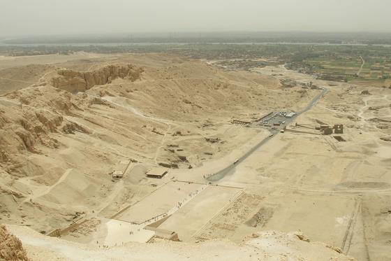 Świątynia Hatszepsut w Deir el-Bahari, widok z góry