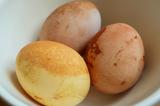 Oryginalne jaja wielkanocne z naturalnych barwników