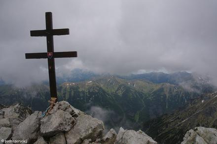 Charakterystyczny krzyż na szczycie Krywania - symbol niepodległości narodowej Słowaków.