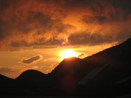 Słońce dociera na szczyt, czerwiec 2012
