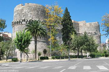 Castello Aragonese, widoczny ślad panowania hiszpańskiego 