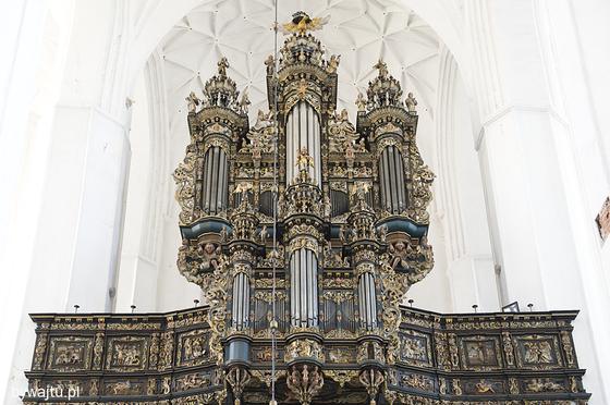 Organy w Bazylice Mariackiej w Gdańsku. Oryginalne zostały zniszczone w czasie wojny, obecny prospekt pochodzi z organów z kościoła św. Jana, został wykonany w 1629 roku.