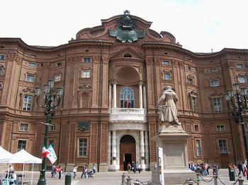 Palazzo Carignano, to tutaj podpisano akt założycielski zjednoczonych Włoch. 