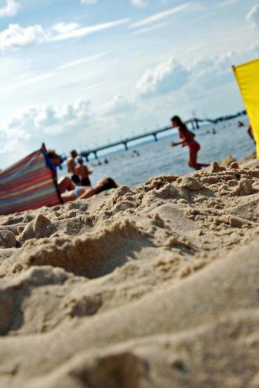 A jeszcze inni wybierają kurorty nad polskim morzem tak jak na przykład widoczna na zdjęciu plaża w Międzyzdrojach 
