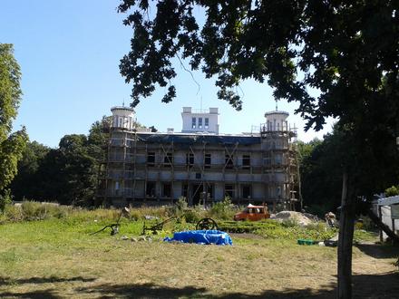 Odbudowywany pałac w Lubiechowie, sierpień 2015 rok