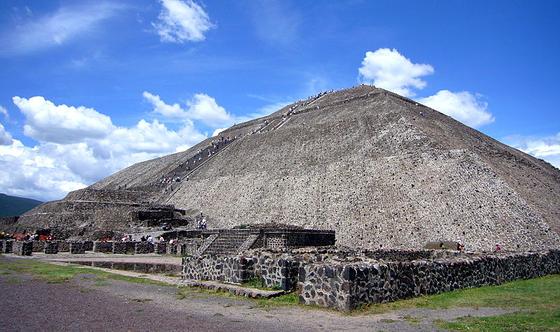 Piramida Słońca w Teotihuacan