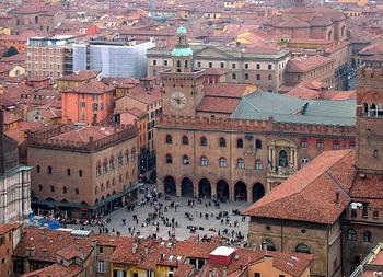 Zabytkowe centrum Bolonii, miejsce powstania najstarszego Europejskiego Uniwersytetu. 