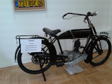 Wystawa starych motocykli w Drohicznynie. Armor z 1914 roku.