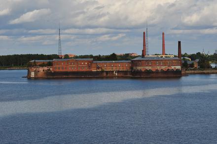 Port St. Petersburg - zalane budowle na wodzie.