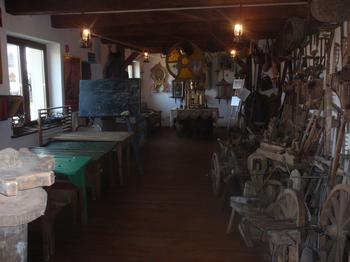 Jedna z izb muzeum w Myczkowie.