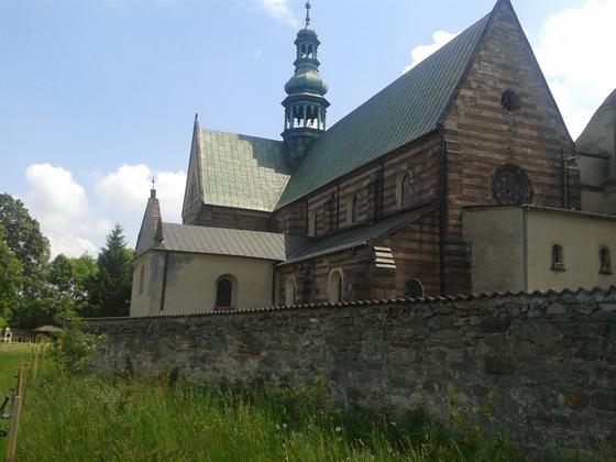 Kościół romański przy klasztorze cystersów w Wąchocku