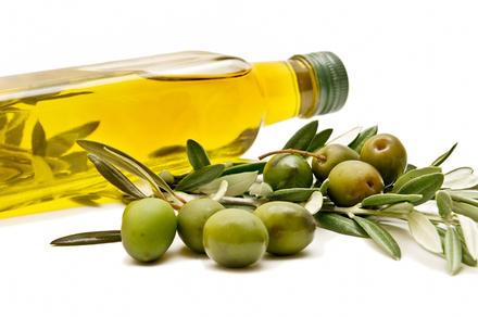 I choć oliwki są zdrowsze od samej oliwy, to jednak obu tych produktów możemy spokojnie używać w kuchni.