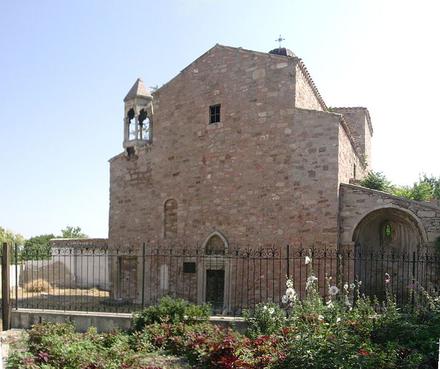 Zabytkowy XIV w. kościół Ormiański pw. Archaniołów Gabriela i Michała. 