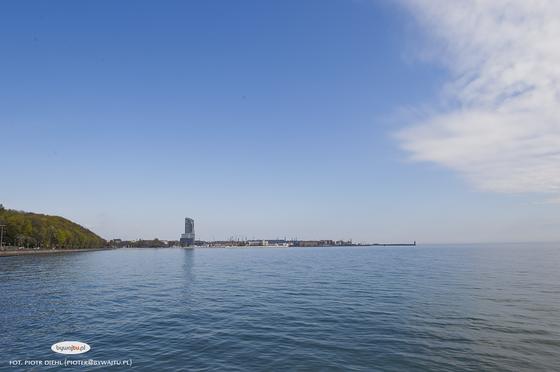 Molo południowe z widocznymi wieżami Sea Towers